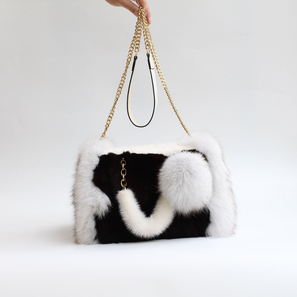 2023 Spring New Fashion Women Accessories Black And White Fur Bag Sweet Square Chain Fox Fur Girl&#39;s Bag 