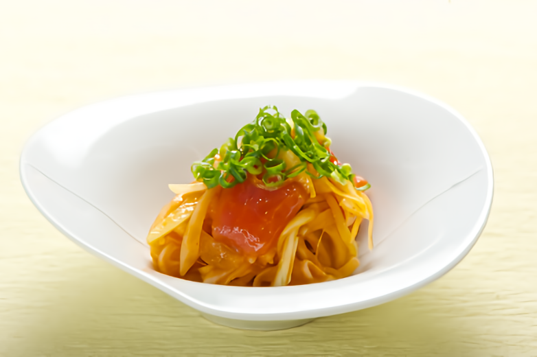 新玉葱とマグロの和え物