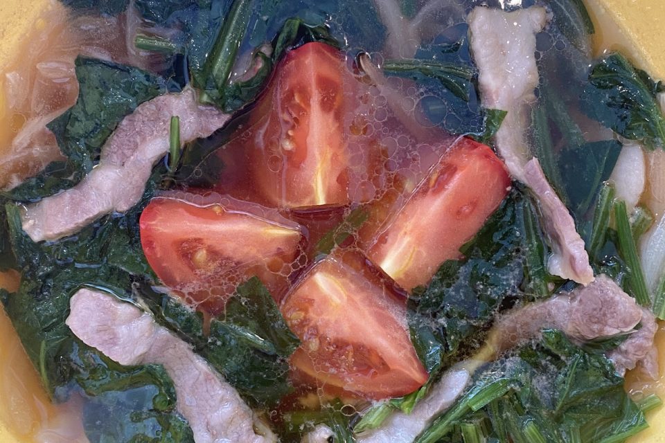 豚ばら肉とほうれん草の和風トマト鍋