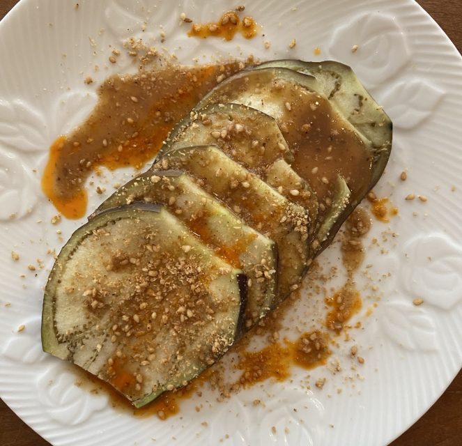 レンジで水茄子の蒸しナス ピリ辛ごまだれ