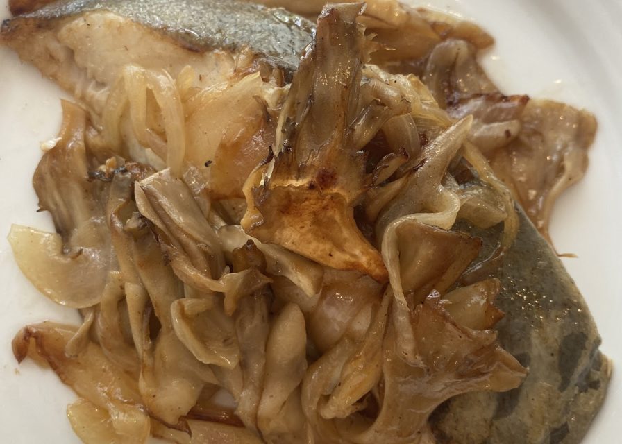 舞茸と白身魚のバター酒蒸し