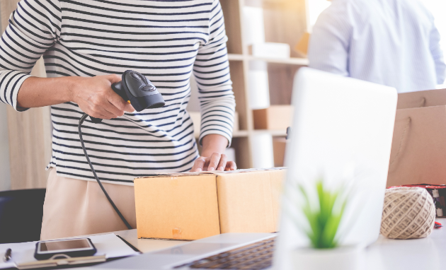 商品の在庫データをとる人