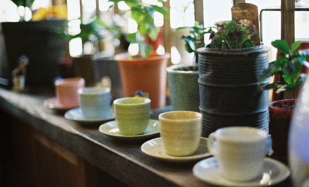 カラフルなマグカップ