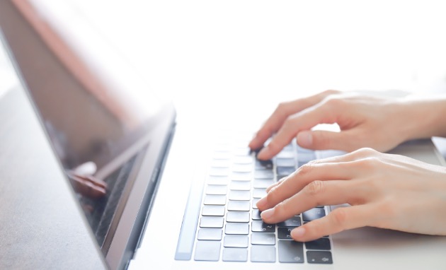 PC作業をする人