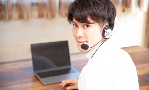 カスタマーサポートの男性