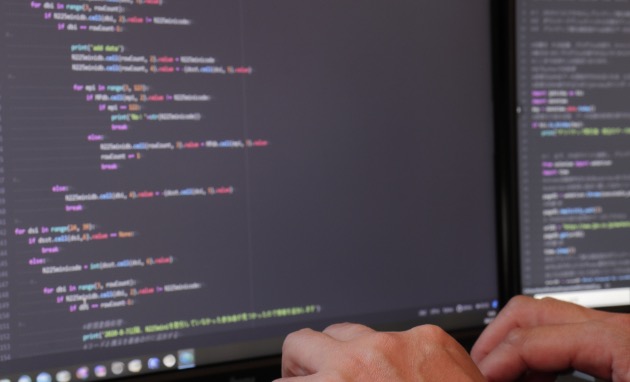 コーディングする人