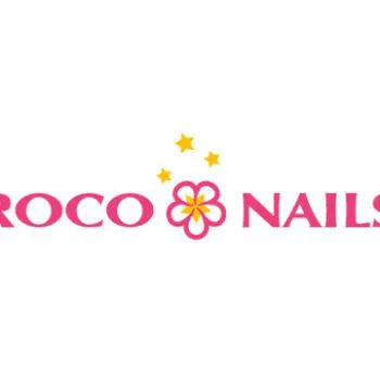 女子高生をターゲットとした学生服ブランド「ROCO NAILS（ロコネイル）」のロゴ