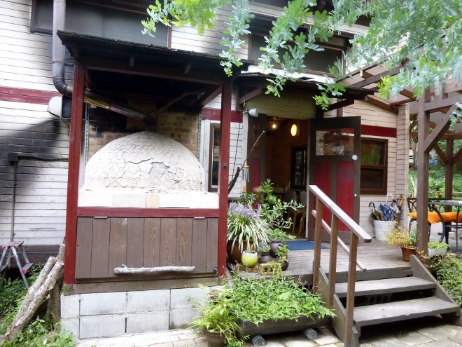 奈良の都市部でアウトドア気分を味わえる森の中のピザ屋さん いってみたい くらしてみたい 地域の仕事 移住 さすらいワーク Lohai ロハイ