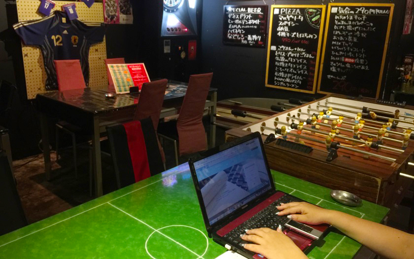 上場企業を辞めて、ライター・ディレクター・スポーツバーのママに