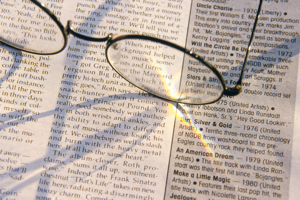 英文書とメガネ