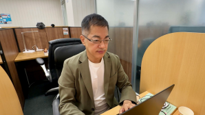 30年の経理経験が生み出す「企業目線」の動画制作｜原 耕一