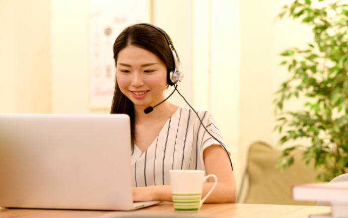 秘書業務をオンラインで外注!費用相場やフリーランスに外注する事例も紹介