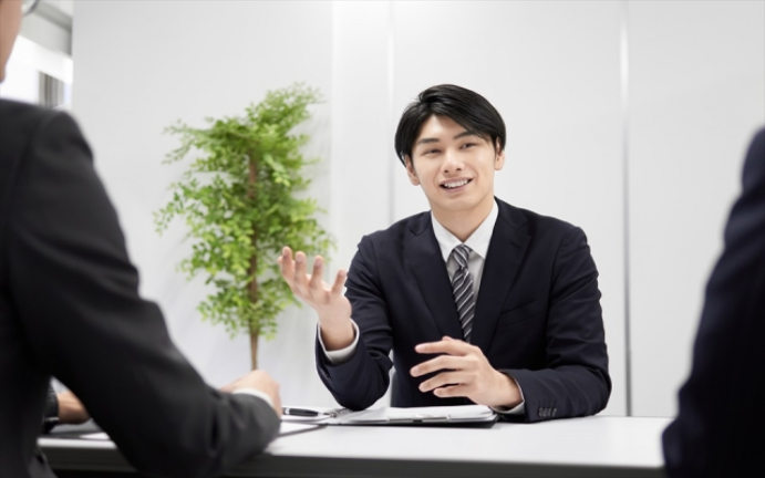 ユーザーインタビューのおすすめの募集方法とは?謝礼の相場も解説