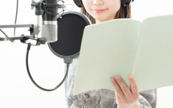 動画ナレーションを依頼したい!外注先と費用相場をご紹介