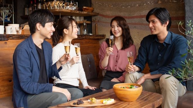 社会人の出会いでおすすめの場は？恋愛につながるコツもあわせて解説