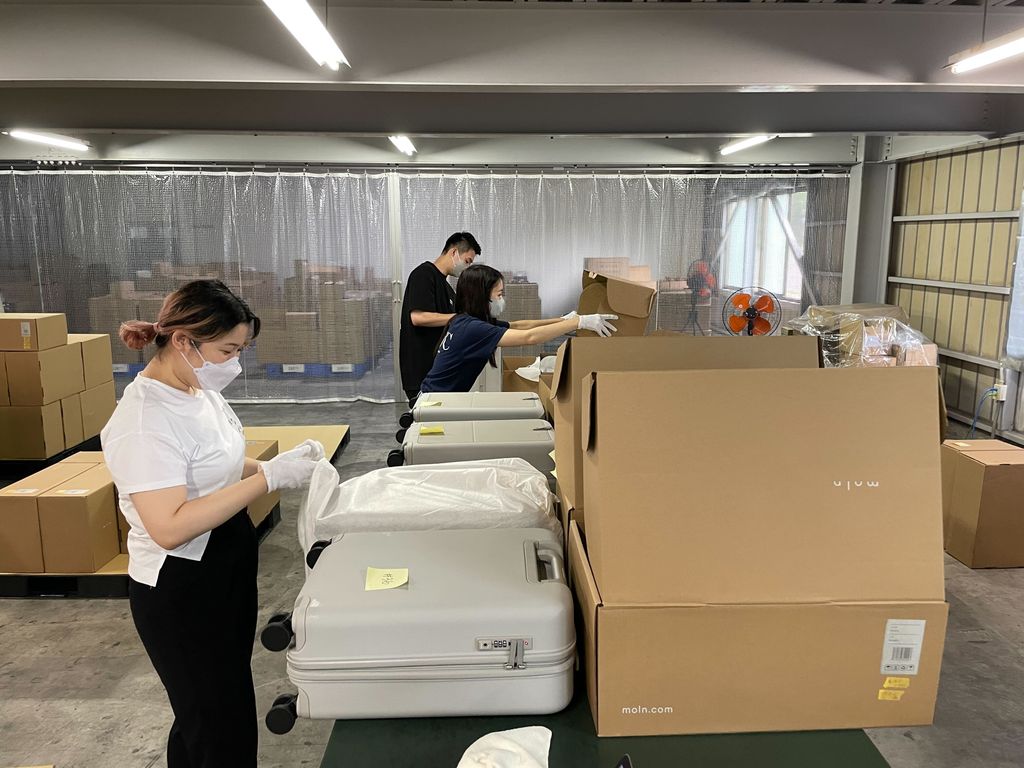 製造や検品、梱包過程での手作業など、モノを扱うビジネスの大変さや面白さがあります