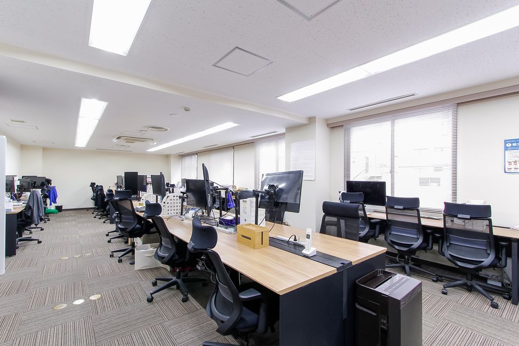 本社執務室