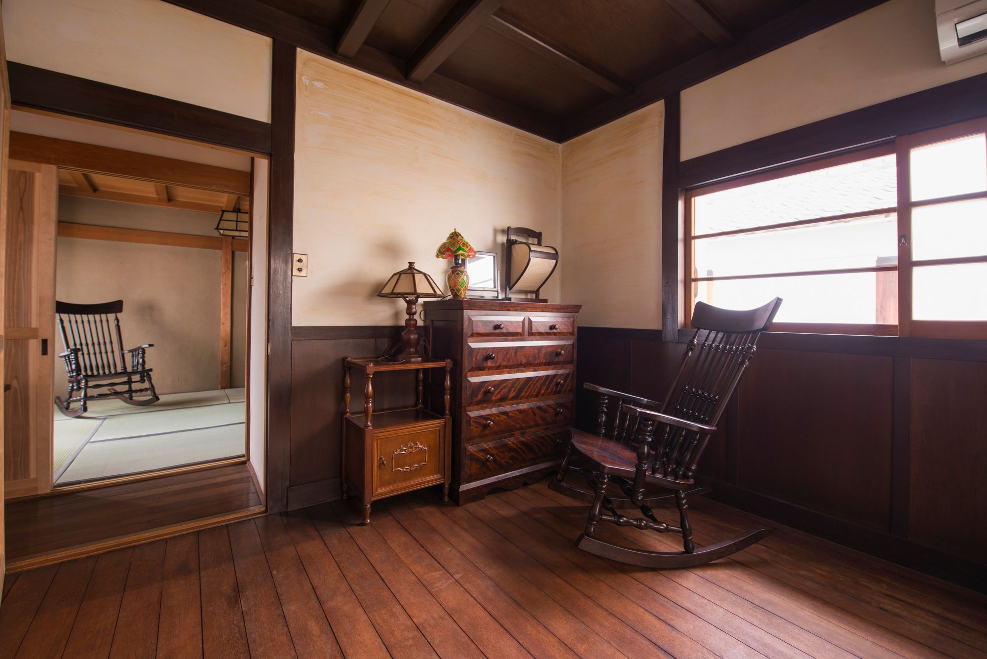 Residency room 1 / Queen-sized bed