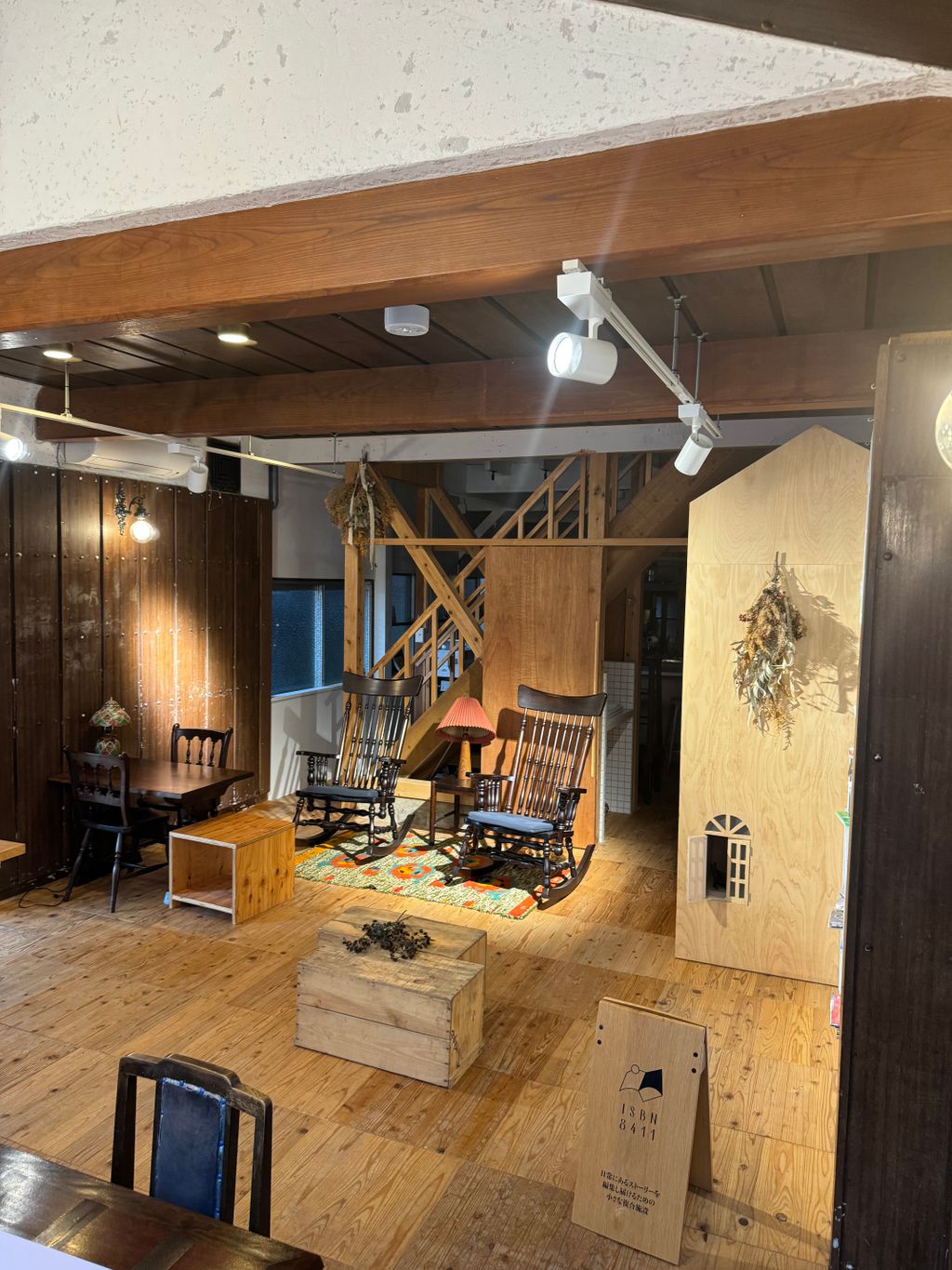 Cafe & exhibition space