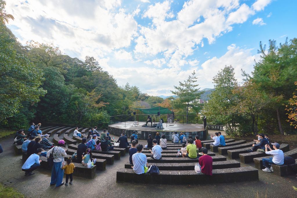 音楽堂（オープンパークで演奏）　Open-air music hall