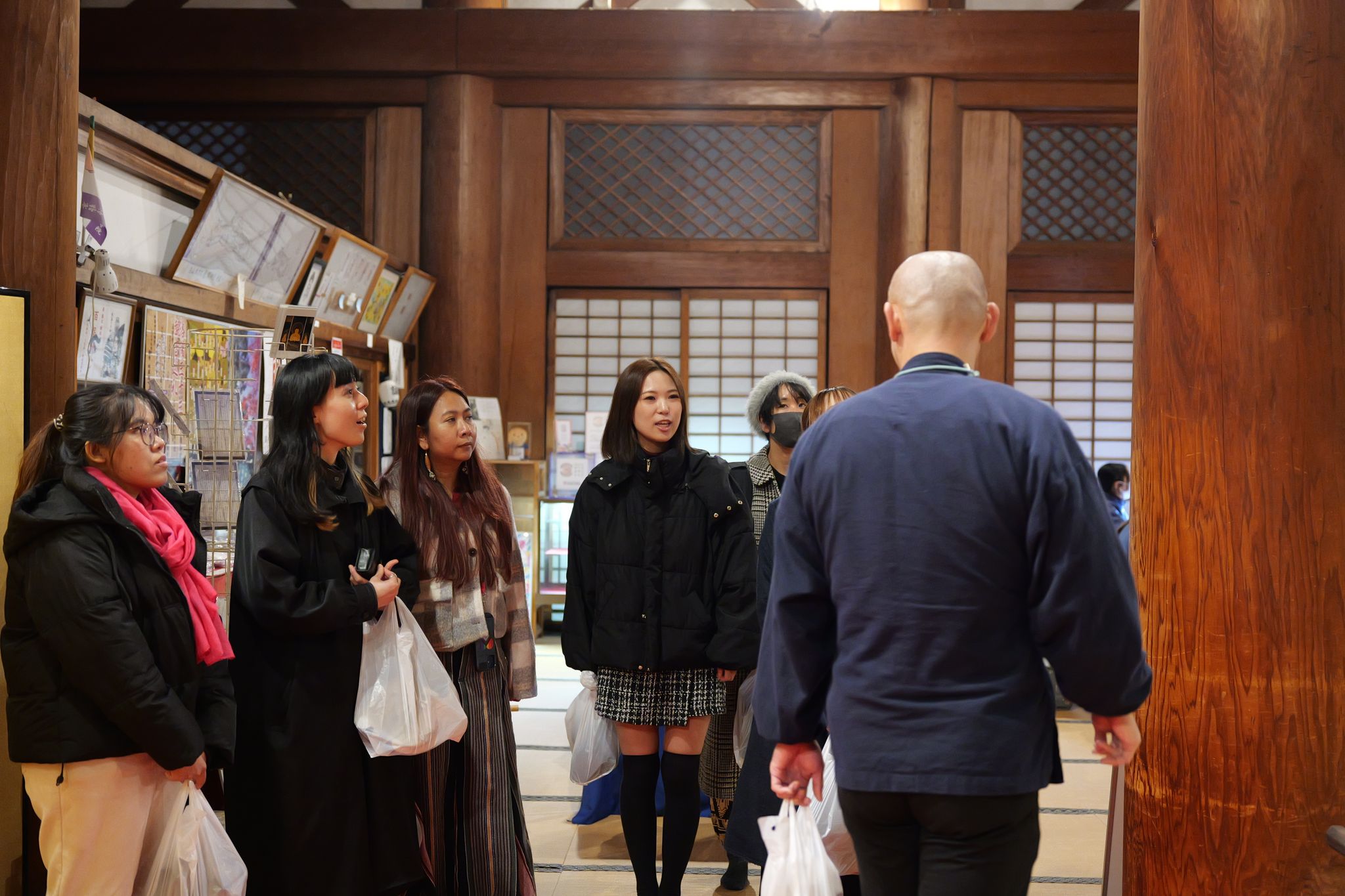 金戒光明寺のなかを案内。お寺の美しさ、歴史を学ぶ機会に。