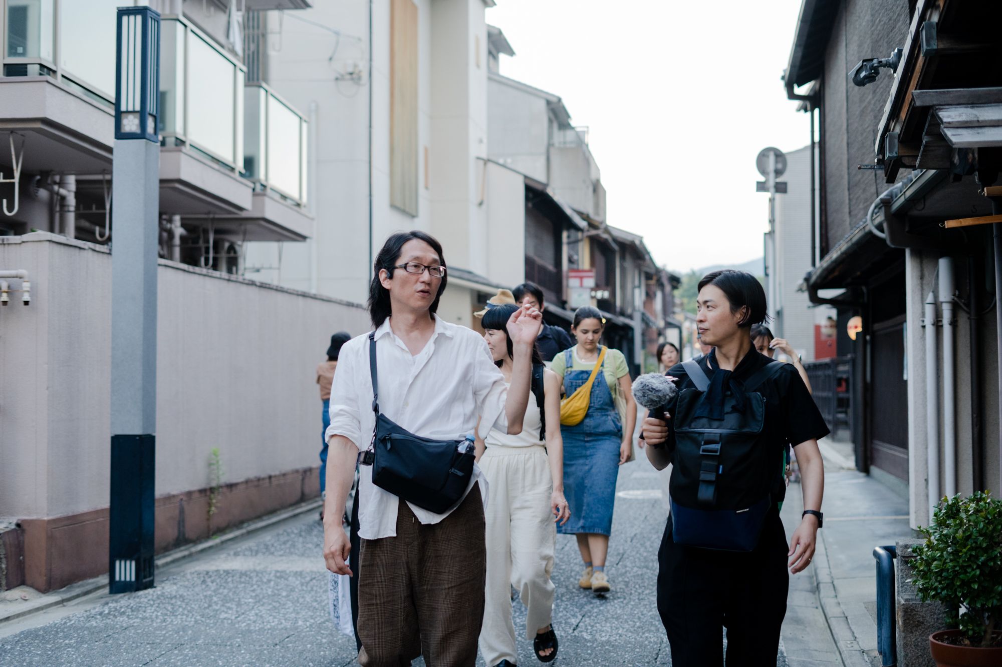 エリアウォーキングツアーにて上京区の路地とルールを紹介くださった飯高さん