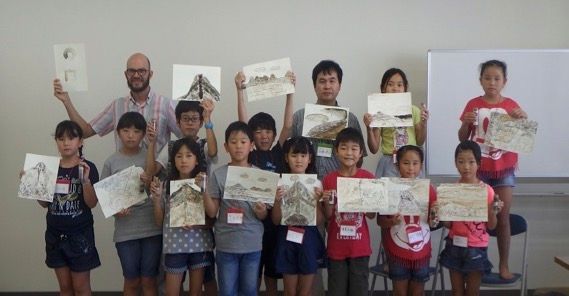 図１．三島で行われた子供のためのワークショップ「マイストーリー地層 (2017)」