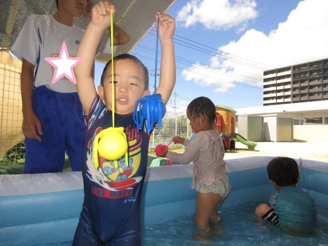 新しいプールに新しい玩具。嬉しい楽しい子ども達でした。