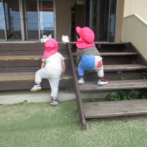 こちらの二人は、「ちょっとお腹がすいて・・」と、室内にあがりたい、二人でした(^^