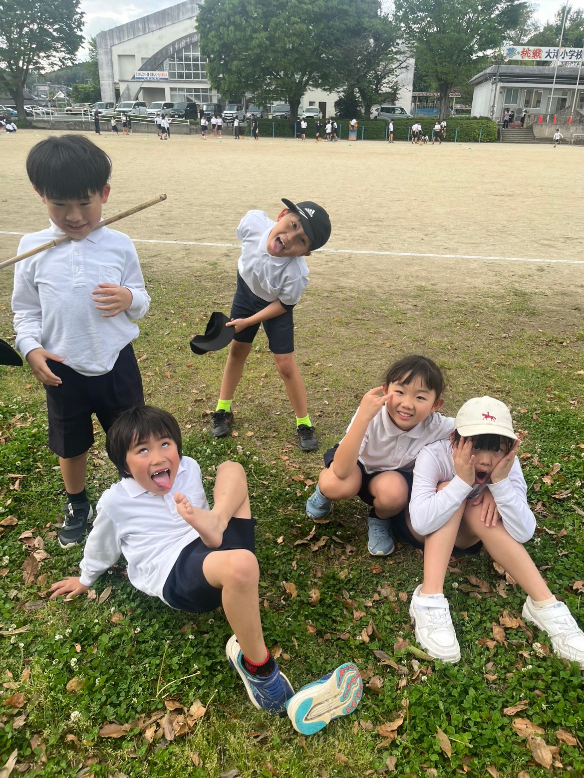 友達といる時のこの素の表情が最高に輝いていますね✨