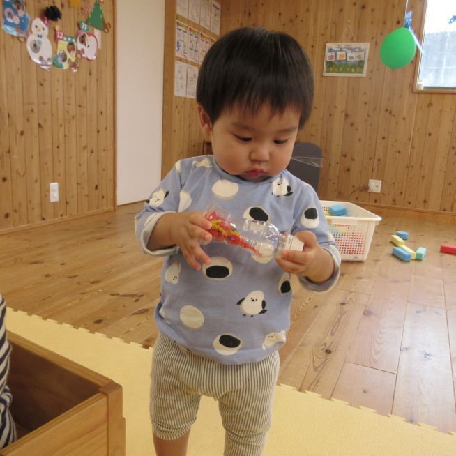 カラカラ・・・　しゃかしゃか・・・　