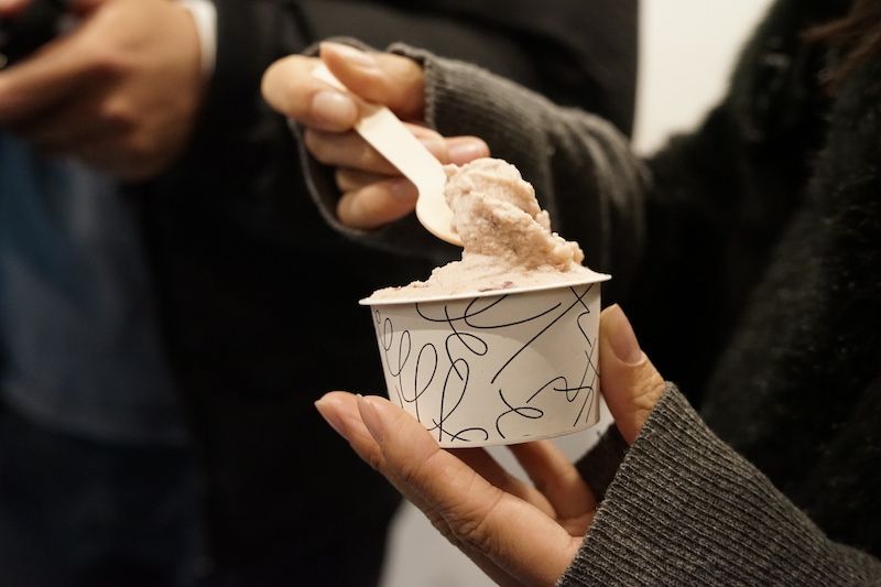 秋にお店を訪れた私たち。「黒ブドウ」や「手づみヤマモモ」など季節の味を楽しんだ