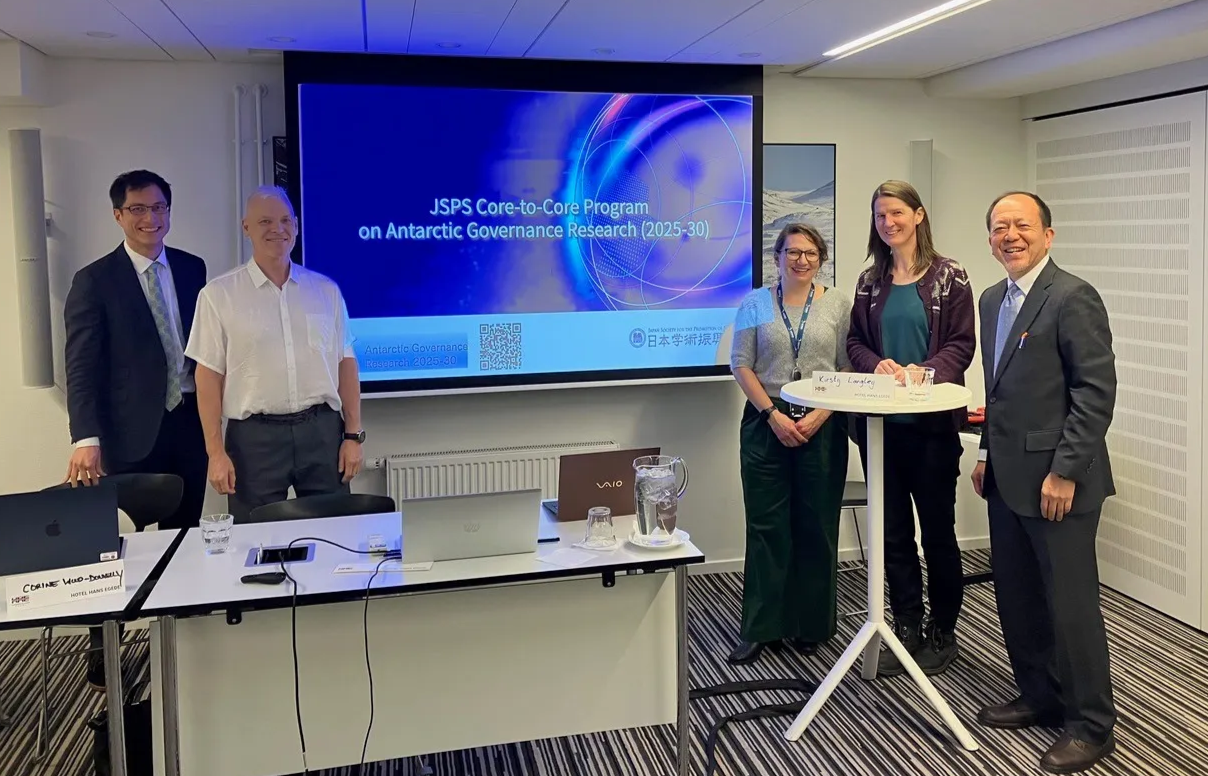 パネリスト：左から私、Moore 教授、Wood-Donnelly教授、Langley博士、柴田教授