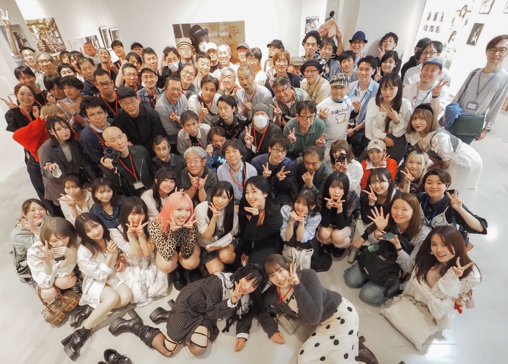 最終日4/19(日)の集合写真
最前列左：秋元るい（メインビジュアル）、右：大坂あい（主催）
撮影：ハヤミズ