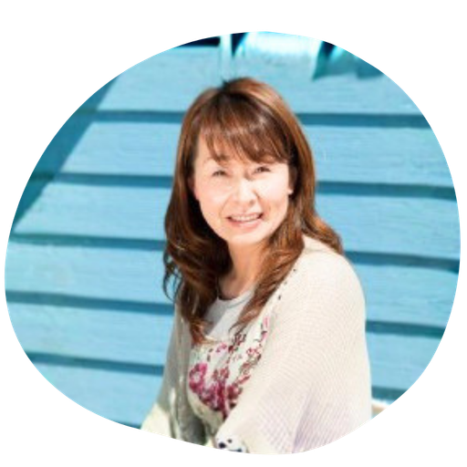 阿部 鳴美さん
震災後の町に"色"と"文化"を届けるスペインタイル職人(みなとまちセラミカ工房)