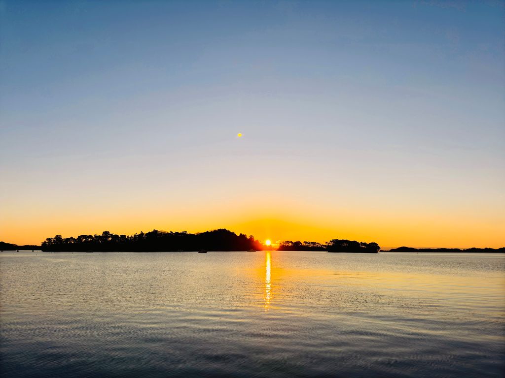初日の出ではない日の出（1/4：東北 松島にて）