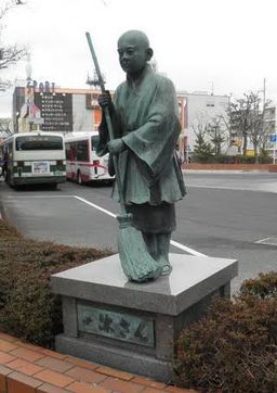 一休さん銅像が飾られいてました。ありがたし。