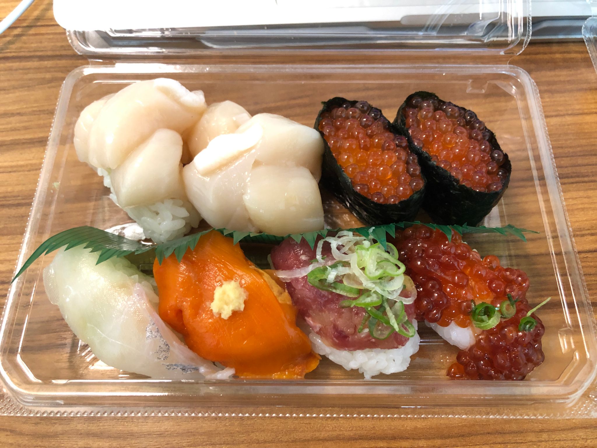 購入したお寿司の一部🍣 ほたて、いくら、ホヤなどどれも絶品