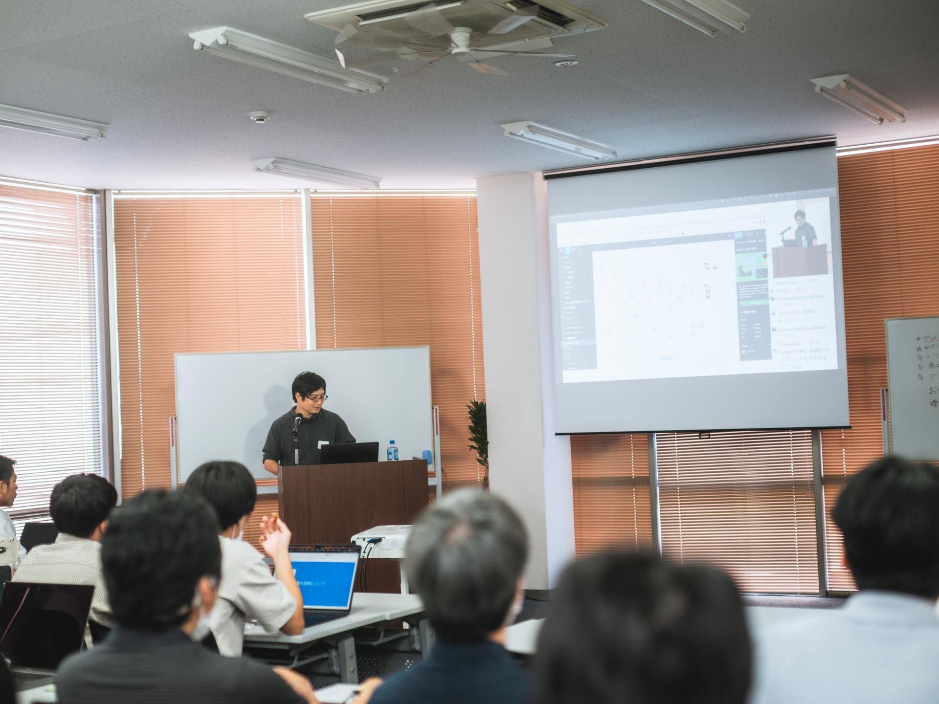 kurumaさんの話を聴く様子