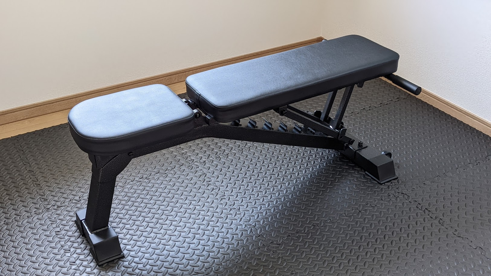 バーウィング社のベンチ