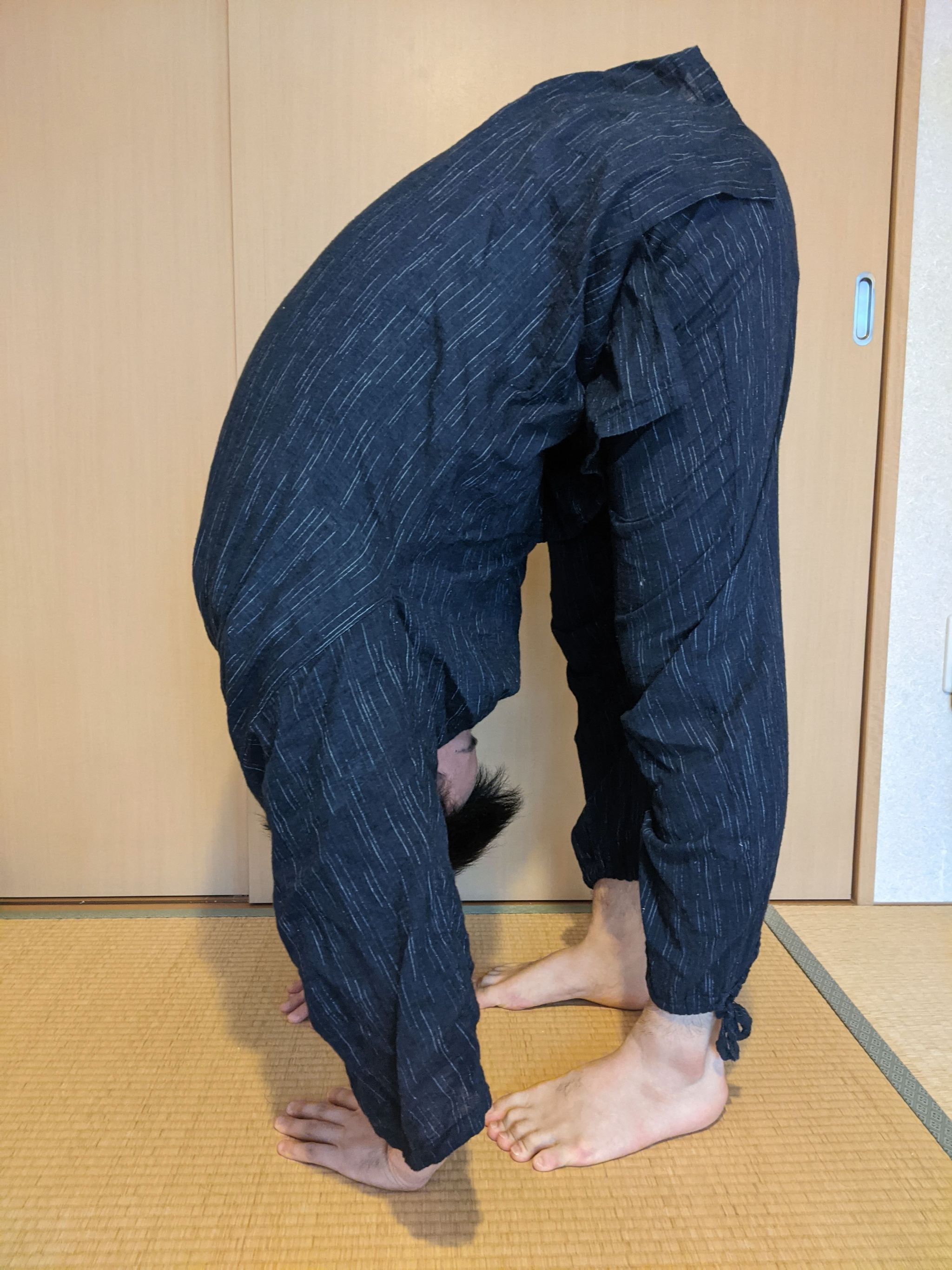 寝ぼけながらストレッチしています