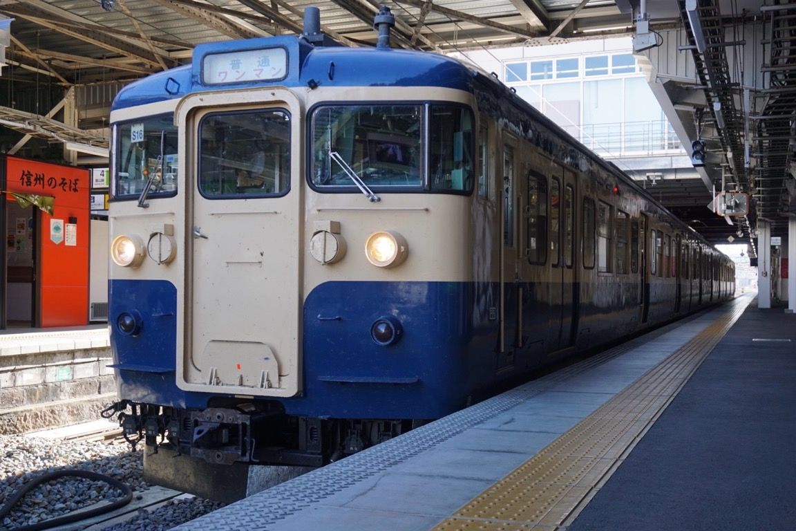 長野駅で出会ったしなの鉄道115系の横須賀線色塗装車。このほかJRの189系にも遭遇した