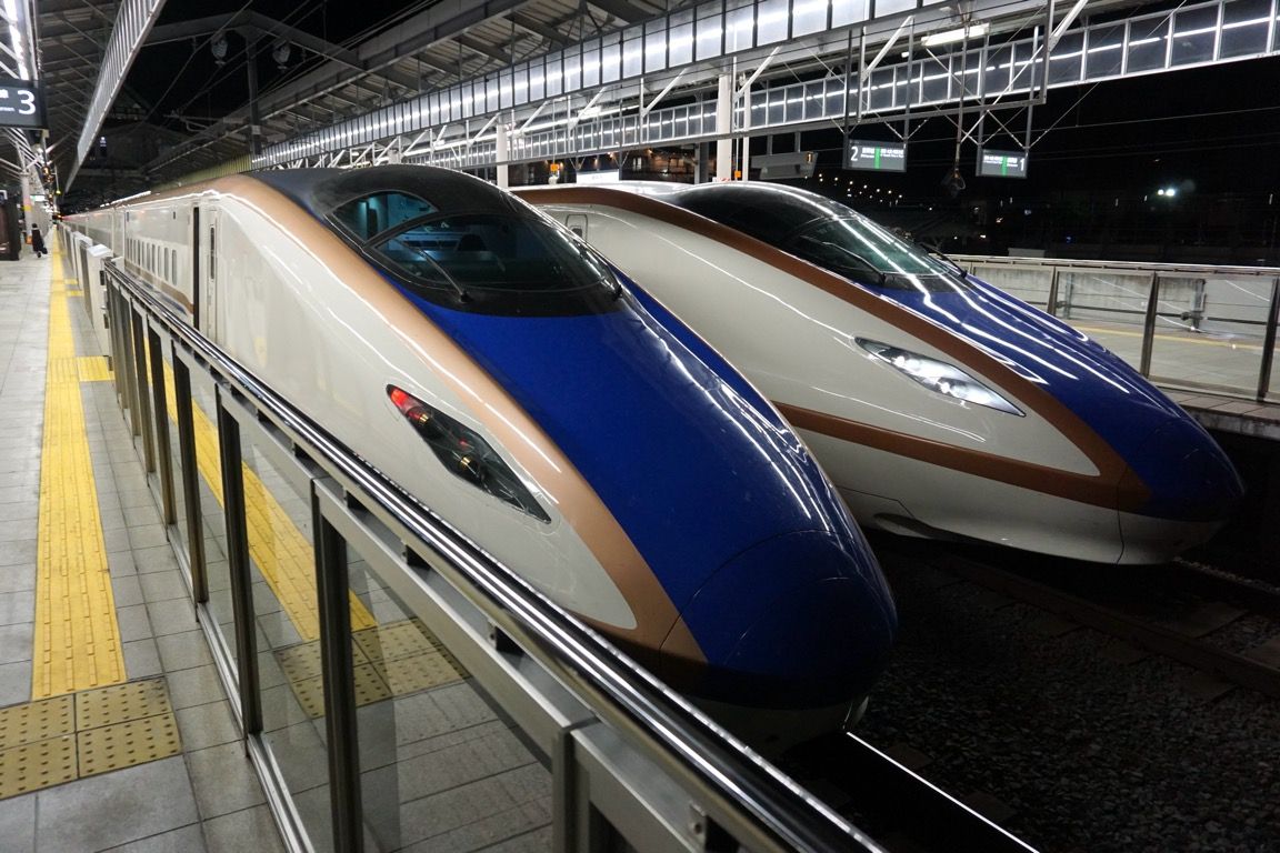 軽井沢駅では新幹線ホームへ行き、北陸新幹線のE7系・W7系と初対面 翌年の旅で初めて乗車した