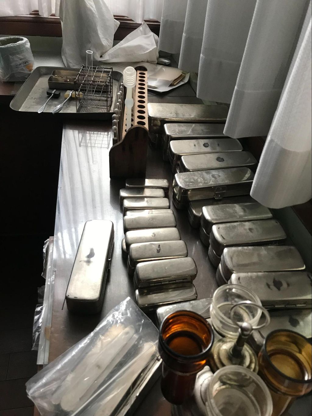 祖父の代から続いた実家の診療所。当時使用されていた医療機器（写真提供：田原院長）