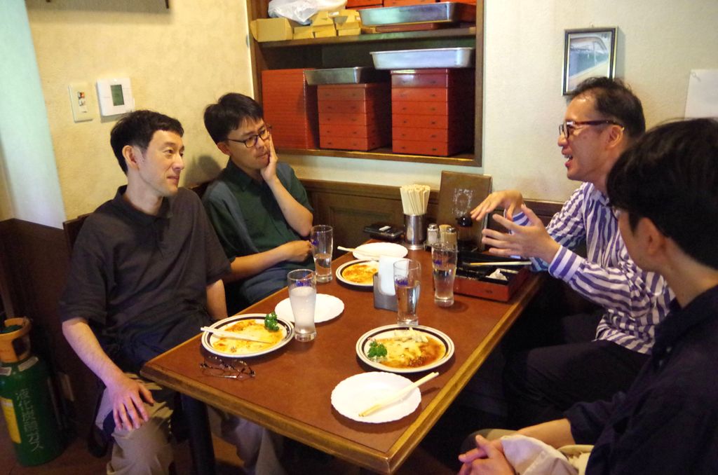 ランチタイムは、岩倉の老舗洋食店「グリル宝」へ。昭和レトロな雰囲気のなか、食事を囲みながら参加者同士の会話も弾み、交流を深める時間となりました。