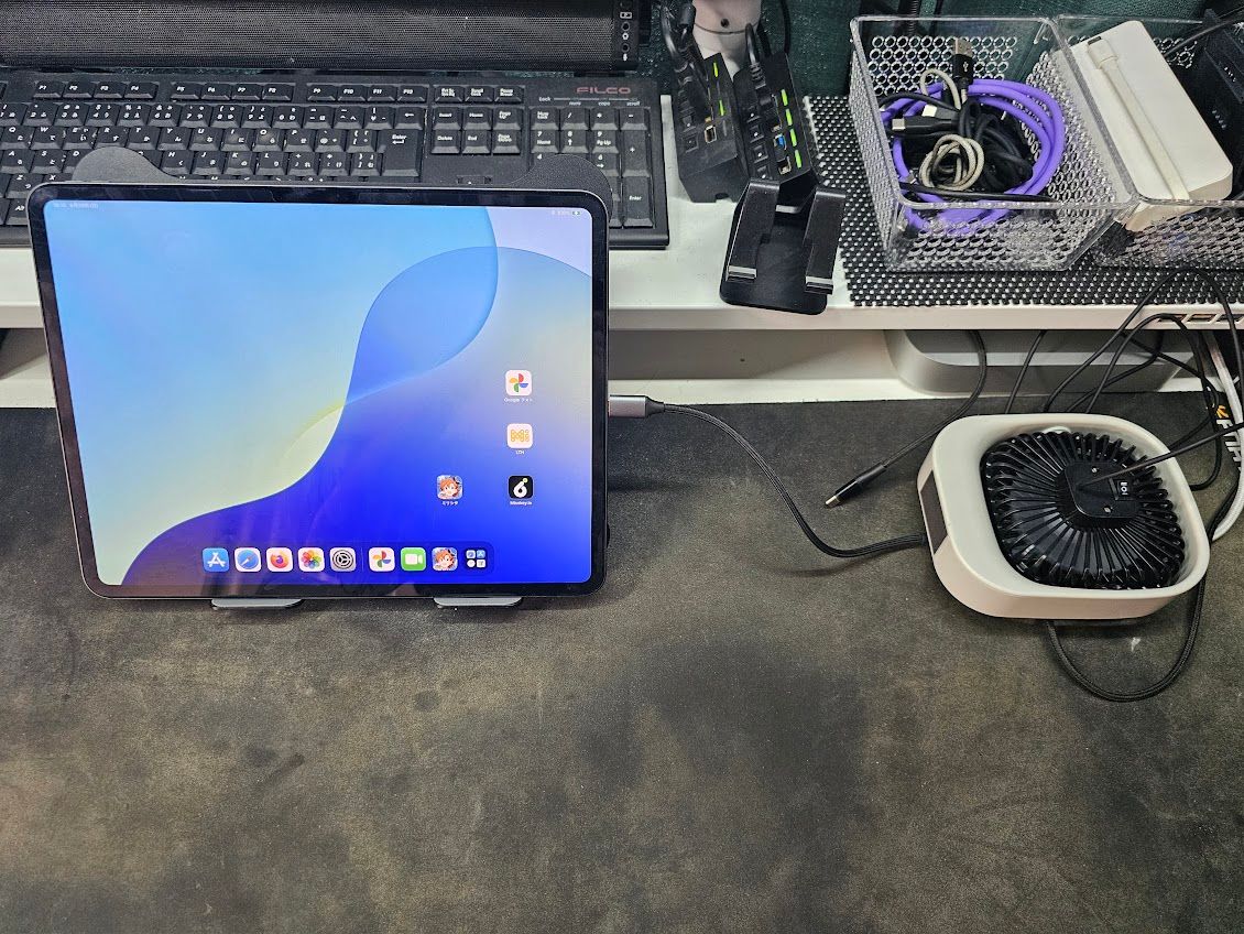 iPad + Type-Cハブ(+百均のファン)
