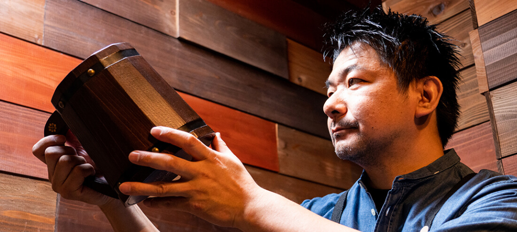 職人が一つ一つ丁寧に手作りした商品を販売しています。