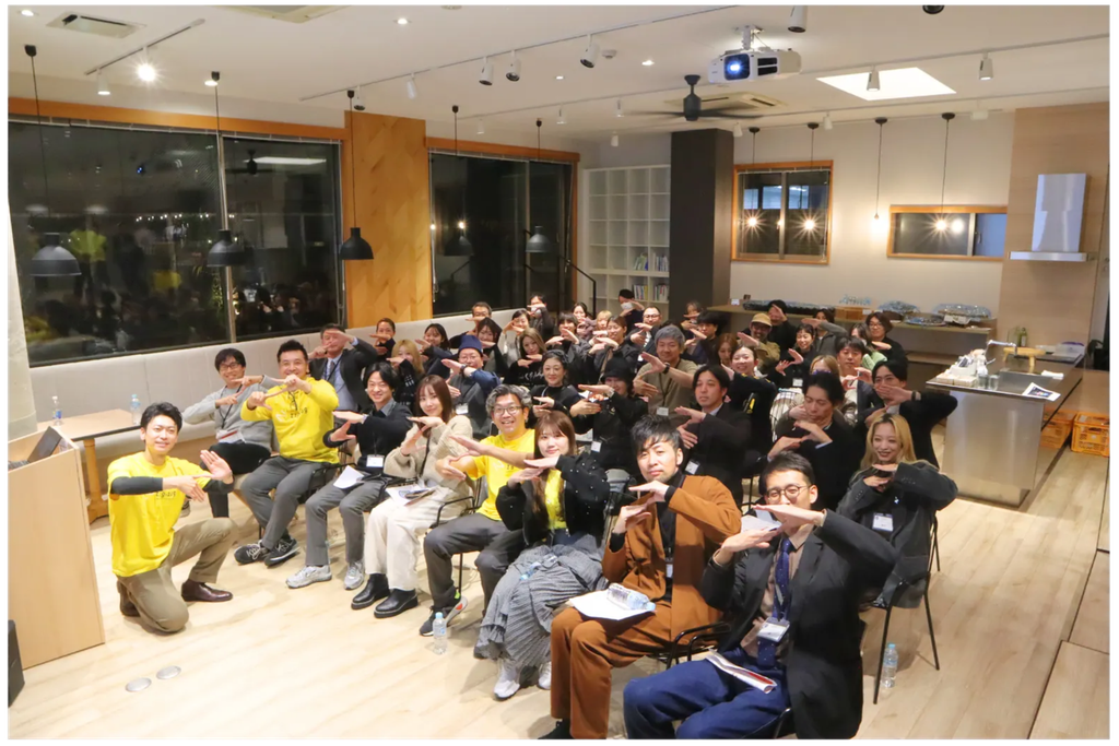 ▲ショップの皆様とジグザグポーズ！