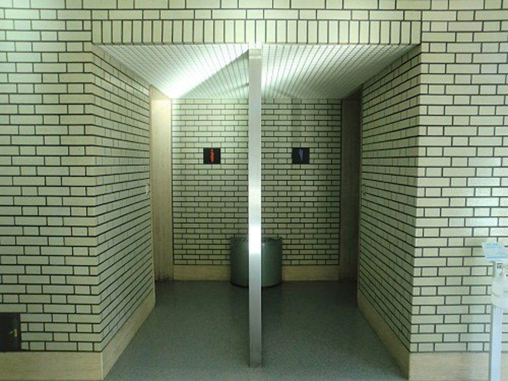 TRC⑪　展示場内男女トイレ