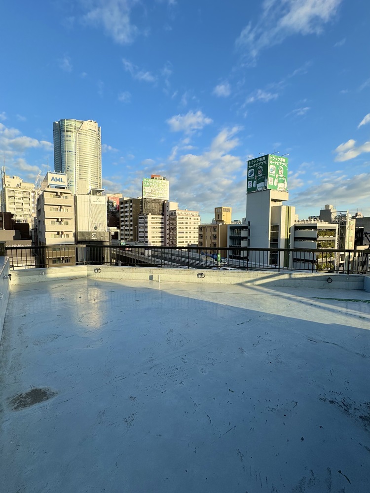 西麻布交差点の屋上